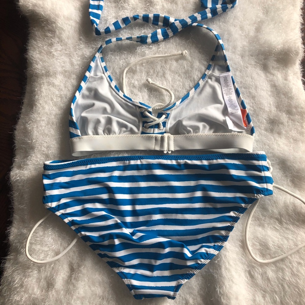 Bikini - Picture 2 of 2